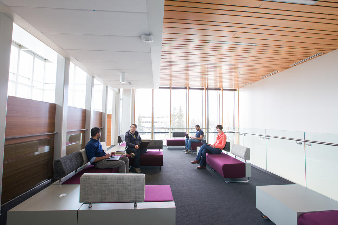 An informal lounge area is located above the gallery. 