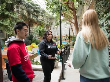 UCalgary recruiter and student volunteer guiding newly admitted students to the Atrium, located in the Administration Building.