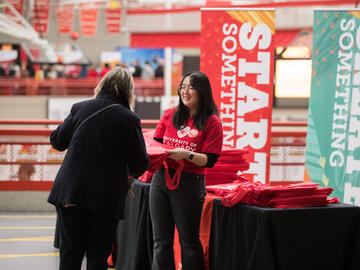 UCalgary staff member speaking with prospective student