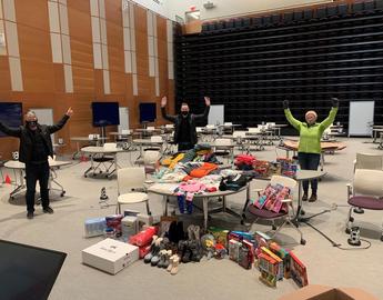 Executive MBA students raise $11,808 in clothing and goods for Inn from the Cold
