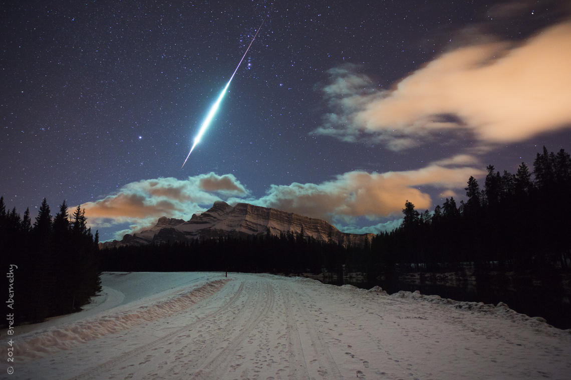 Brett Abernethy’s image of the Dec 20, 2014 fireball looking south over Mt. Rundle near Johnson Lake. The fireball crossed the constellation of Orion and then began fragmenting where the trail brightens and broadens. Note the slight reddening at the fireball’s end as the surviving rock fragments slowed and cooled before falling to the ground.