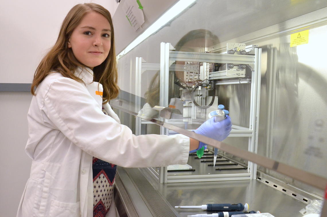 During her summer at the University of Calgary, Westmount Charter School student Katherine Hovdestad worked in Mark Ungrin’s biorobotics laboratory. 