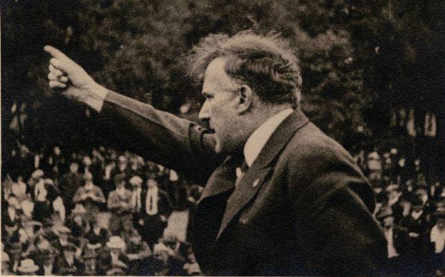 Winnipeg Mayor Charles F. Gray addresses striking workers on June 7, 1919. Photographer unknown. 