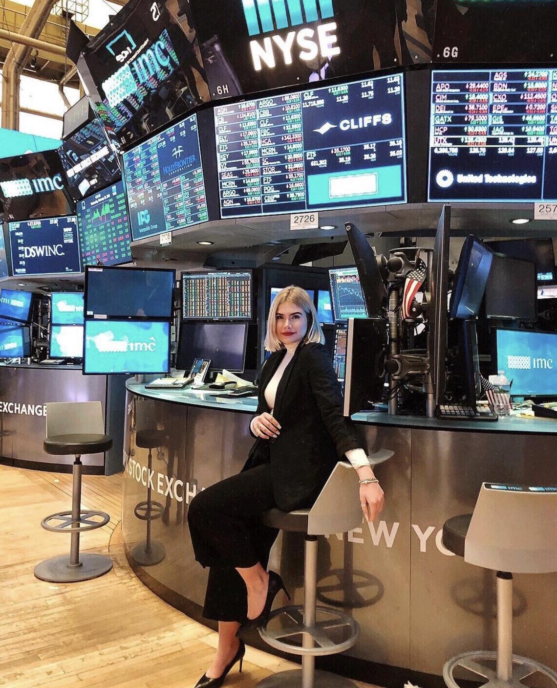 Murray visiting the New York Stock Exchange on Days of Discovery trip.