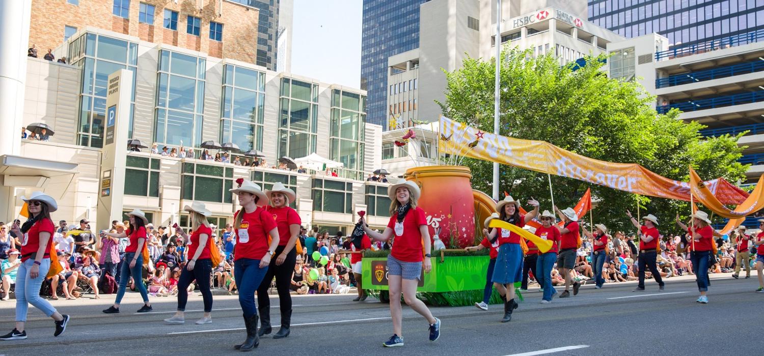 Students and staff gathered in the early morning on July 6 to march with UCalgary’s float in the Calgary Stampede parade.