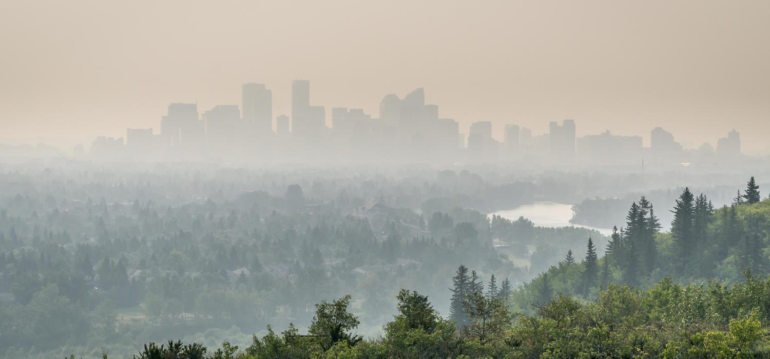 Smoke from wildfires blankets downtown Calgary