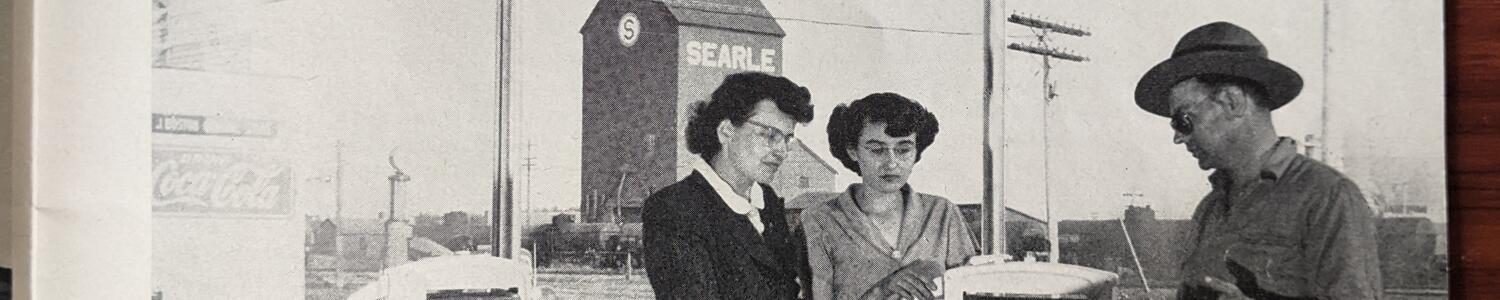 Women picking out a washing machine in 1940s Redwater AB