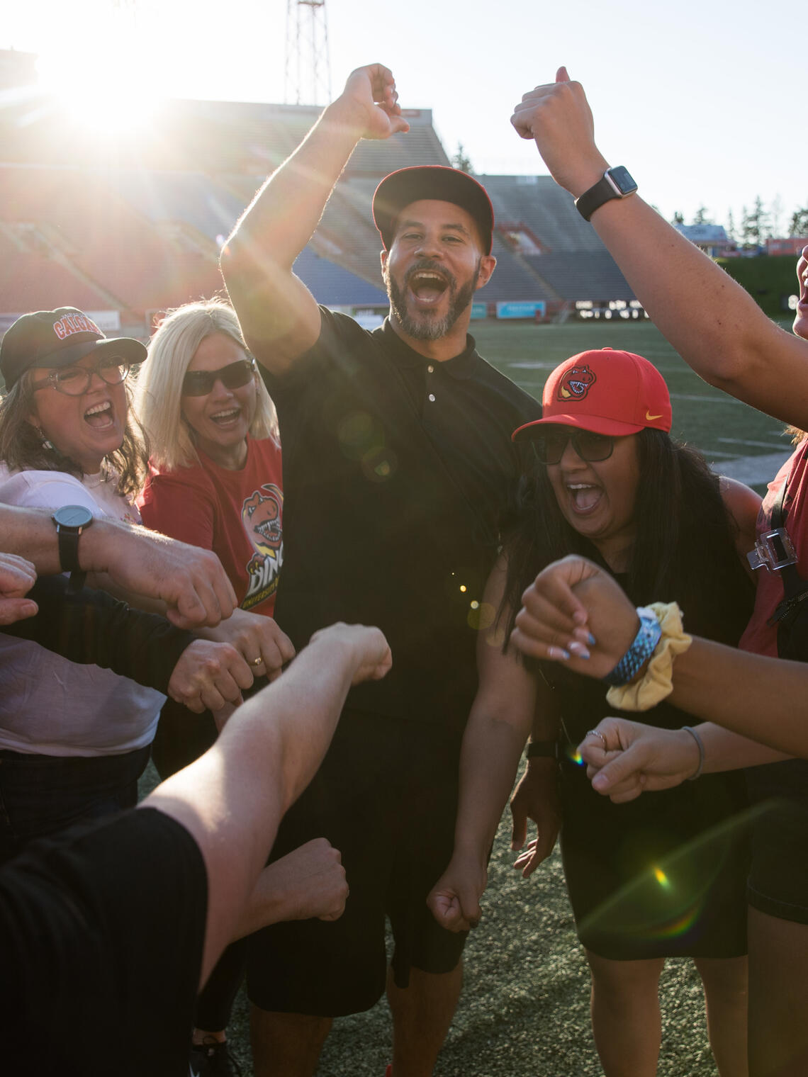 UCalgary alumni celebrating with Chancellor Jon Cornish