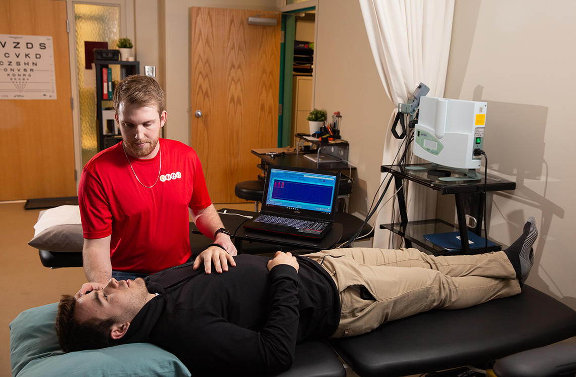 Students in concussion lab