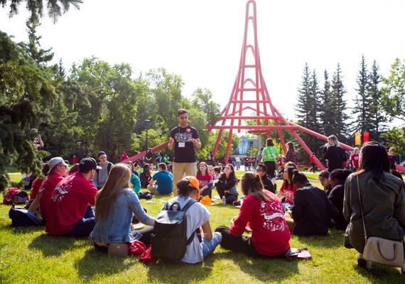 Image of a UCalgary Orientation Leader talking to a group of new students