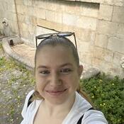 Selfie in front of a sandstone wall and small fountain